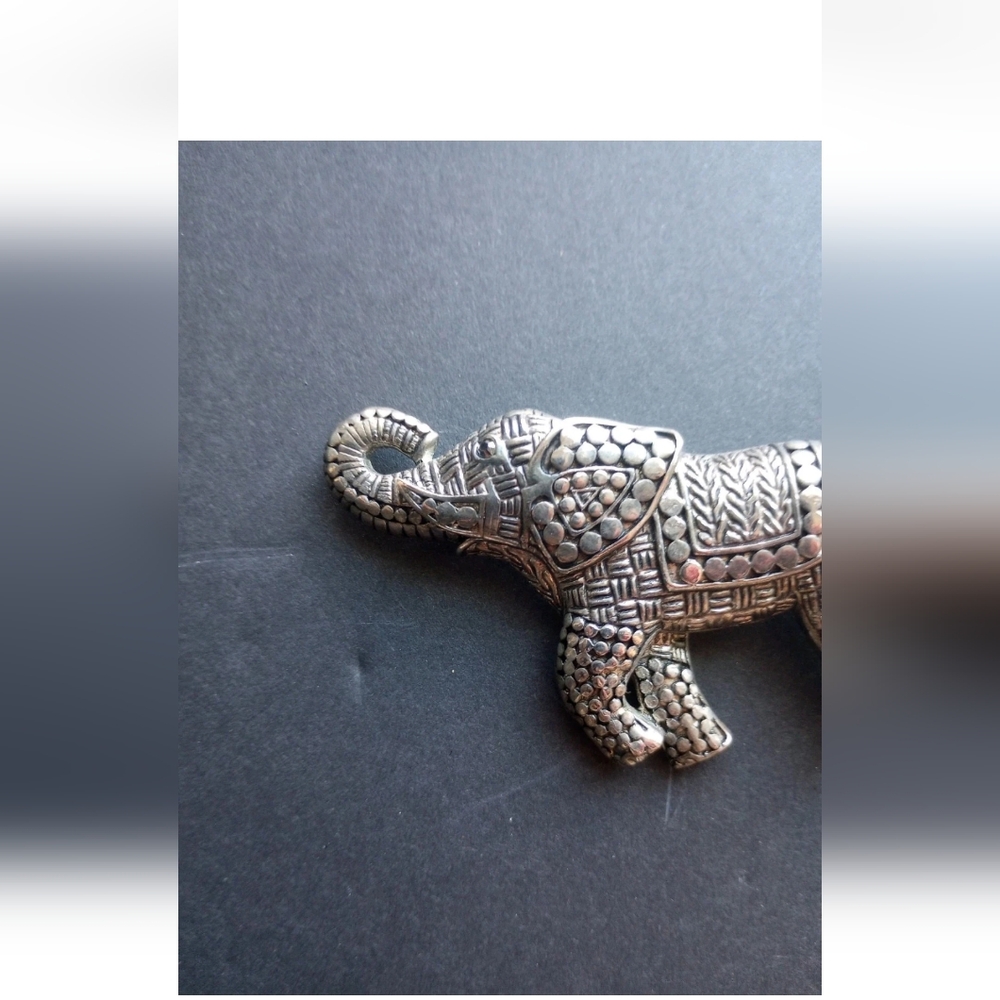 Elephant Brooch Silver Color Rhinestone Solid - Picture 3 of 7